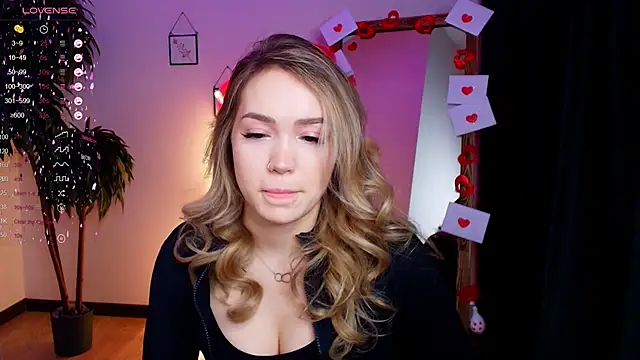 Snapshot of Evia_r0se chatting on 02-12-25, 11:07 Evia r0se online show from 02-12-25, 11:07