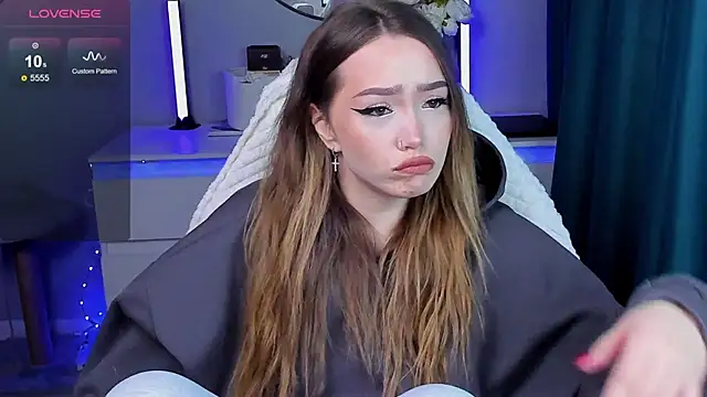 Snapshot of Evia_r0se chatting on 11-10-25, 02:27 Evia r0se online show from 11-10-25, 02:27