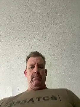 Snapshot of Firedad72FD chatting on 12-23-24, 06:58 Firedad72FD online show from 12-23-24, 06:58