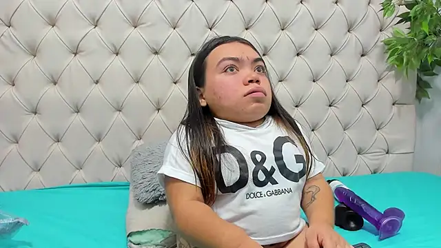 Michelle Brooks online show from 12-10-24, 01:44