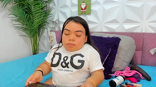 Michelle Brooks online show from 12-20-24, 01:33