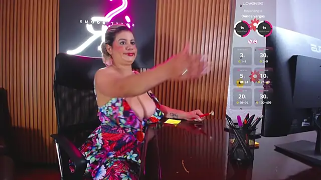 Snapshot of Candy_sr chatting on 02-25-25, 03:38 Candy sr online show from 02-25-25, 03:38