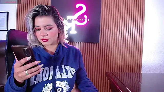 Snapshot of Candy_sr chatting on 02-26-25, 02:36 Candy sr online show from 02-26-25, 02:36