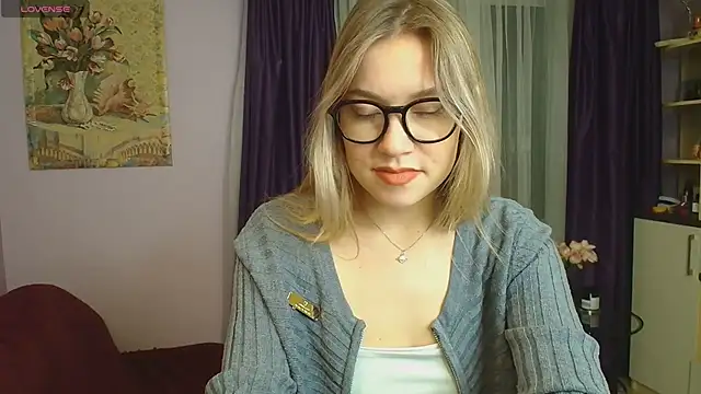 Snapshot of TaylorBre chatting on 12-11-24, 03:15 TaylorBre online show from 12-11-24, 03:15