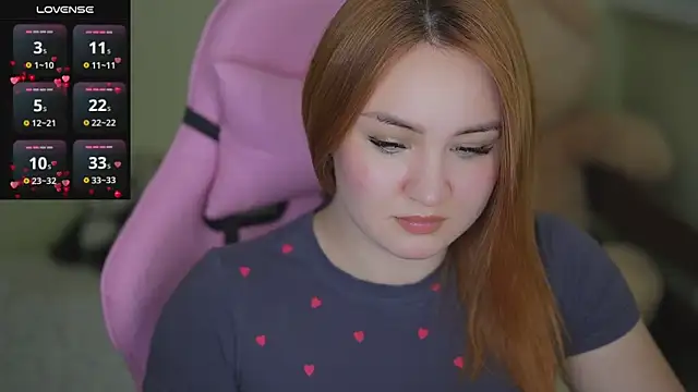 Snapshot of LovelyBell chatting on 10-18-25, 05:10 LovelyBell online show from 10-18-25, 05:10