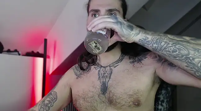 Snapshot of MateoHunk chatting on 12-18-24, 06:57 MateoHunk online show from 12-18-24, 06:57