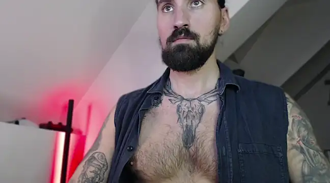 Snapshot of MateoHunk chatting on 12-24-24, 05:23 MateoHunk online show from 12-24-24, 05:23