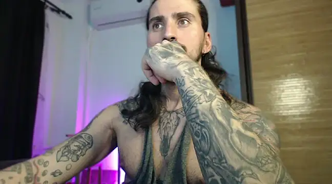 Snapshot of MateoHunk chatting on 03-14-25, 08:06 MateoHunk online show from 03-14-25, 08:06