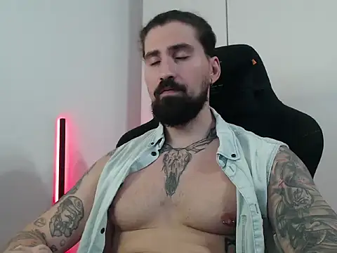 Snapshot of MateoHunk chatting on 10-10-25, 04:50 MateoHunk online show from 10-10-25, 04:50