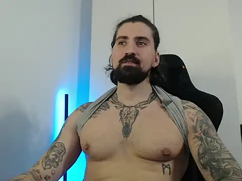 Snapshot of MateoHunk chatting on 10-13-25, 10:15 MateoHunk online show from 10-13-25, 10:15