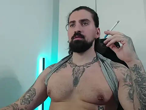 Snapshot of MateoHunk chatting on 10-17-25, 03:58 MateoHunk online show from 10-17-25, 03:58