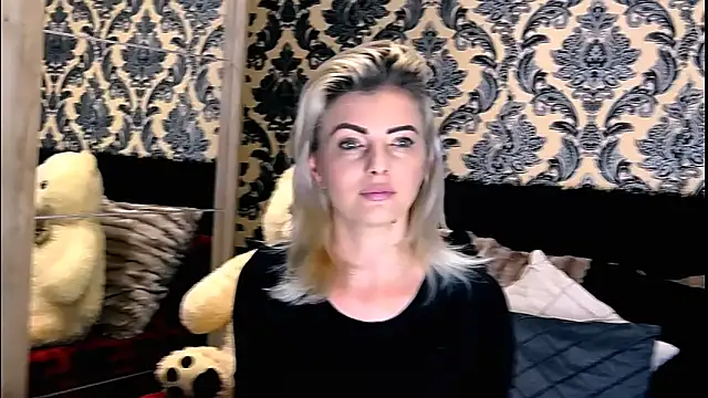 Snapshot of Aly_girl1 chatting on 12-03-24, 10:39 Aly girl1 online show from 12-03-24, 10:39