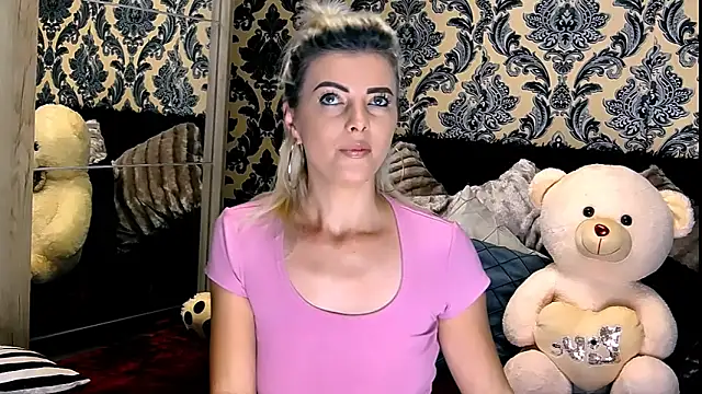 Snapshot of Aly_girl1 chatting on 12-11-24, 10:14 Aly girl1 online show from 12-11-24, 10:14