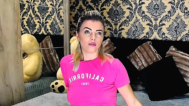 Snapshot of Aly_girl1 chatting on 01-25-25, 09:47 Aly girl1 online show from 01-25-25, 09:47