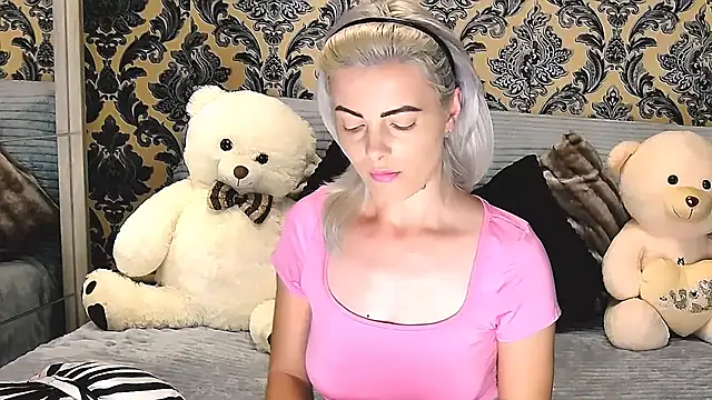 Snapshot of Aly_girl1 chatting on 03-15-25, 10:46 Aly girl1 online show from 03-15-25, 10:46