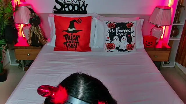 Snapshot of MadilynFox chatting on 10-31-25, 07:48 MadilynFox online show from 10-31-25, 07:48