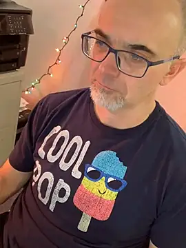 Snapshot of MaxVain chatting on 01-11-25, 05:07 MaxVain online show from 01-11-25, 05:07