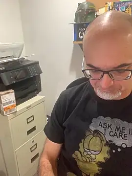 Snapshot of MaxVain chatting on 10-14-25, 06:42 MaxVain online show from 10-14-25, 06:42