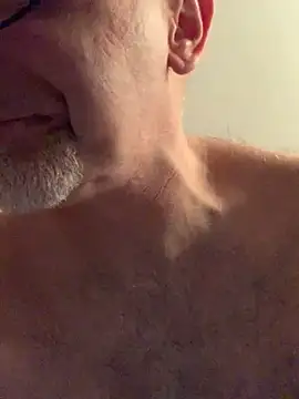 Snapshot of MaxVain chatting on 10-16-25, 12:22 MaxVain online show from 10-16-25, 12:22