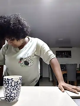 Snapshot of Evelyn_Sandoval chatting on 09-24-25, 01:42 Evelyn Sandoval online show from 09-24-25, 01:42