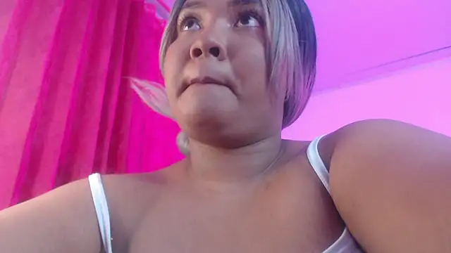 Snapshot of Evelyn_Sandoval chatting on 10-28-25, 01:42 Evelyn Sandoval online show from 10-28-25, 01:42