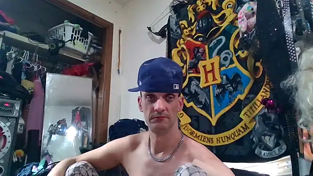 Snapshot of slinginbigD chatting on 01-10-26, 06:42 slinginbigD online show from 01-10-26, 06:42