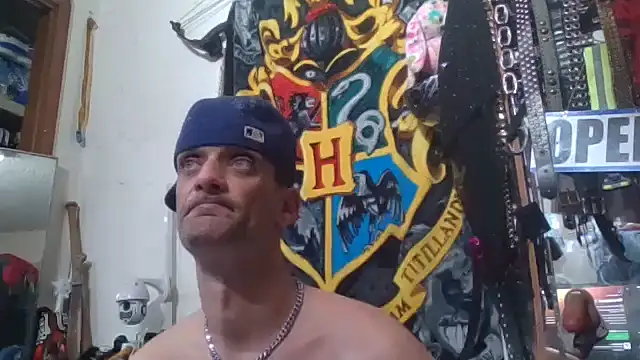 Snapshot of slinginbigD chatting on 01-11-26, 06:51 slinginbigD online show from 01-11-26, 06:51