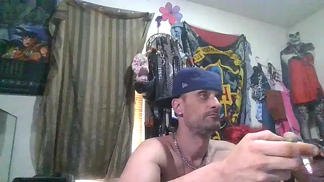 Snapshot of slinginbigD chatting on 02-05-26, 07:40 slinginbigD online show from 02-05-26, 07:40