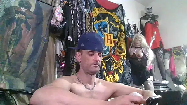 Snapshot of slinginbigD chatting on 02-08-26, 02:31 slinginbigD online show from 02-08-26, 02:31