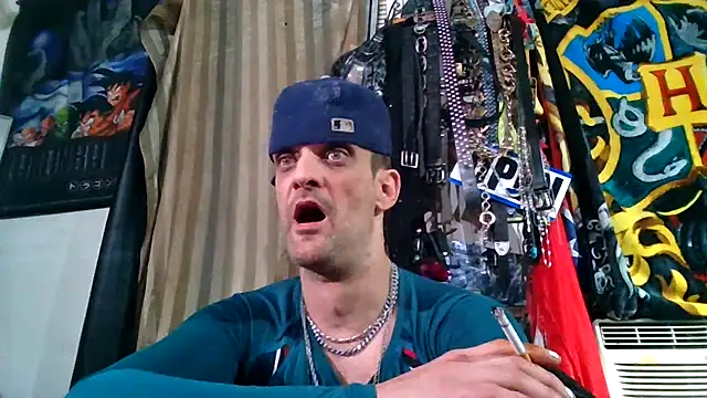 Snapshot of slinginbigD chatting on 02-12-26, 05:24 slinginbigD online show from 02-12-26, 05:24