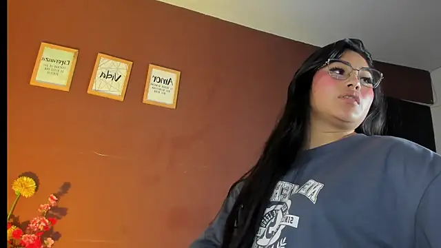 Little Ivy online show from 11-18-25, 07:07