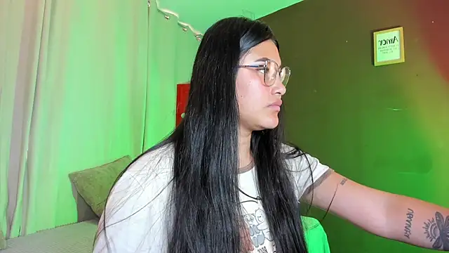 Little Ivy online show from 02-24-26, 06:39