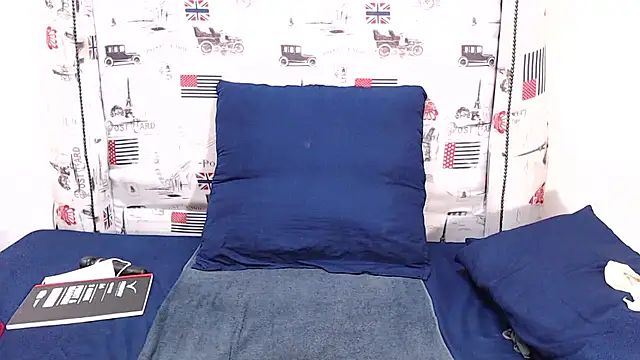 Honeybumsx32 online show from 09-14-25, 06:01