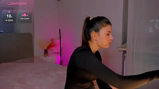 Laura Leee online show from 02-18-25, 09:32