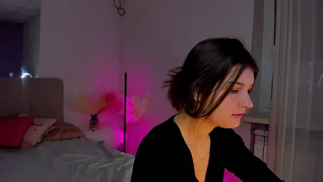 Laura Leee online show from 03-15-25, 06:25