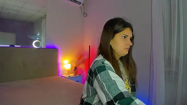 Laura Leee online show from 09-24-25, 05:33