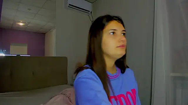 Laura Leee online show from 09-30-25, 05:23