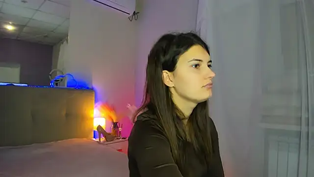 Laura Leee online show from 11-30-25, 05:55