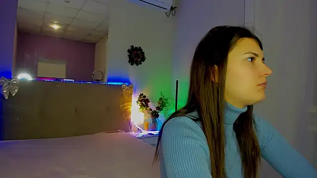 Laura Leee online show from 12-19-25, 06:09