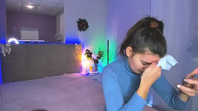 Laura Leee online show from 12-21-25, 06:20