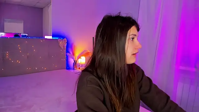 Laura Leee online show from 04-09-26, 06:13