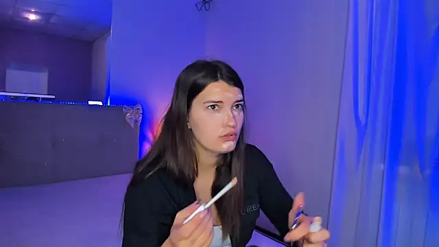 Laura Leee online show from 05-18-26, 05:02