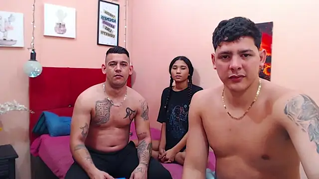 Snapshot of destroys_girls chatting on 02-04-25, 04:48 destroys girls online show from 02-04-25, 04:48