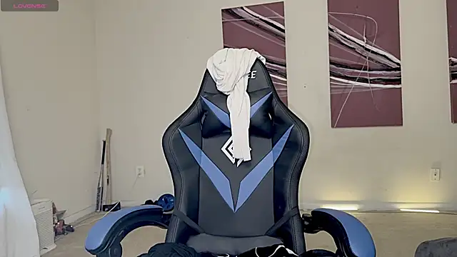 Snapshot of VeronicaRonnieTaylor chatting on 12-04-24, 12:36 VeronicaRonnieTaylor online show from 12-04-24, 12:36