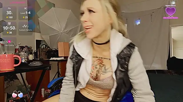 Snapshot of VeronicaRonnieTaylor chatting on 12-25-24, 12:47 VeronicaRonnieTaylor online show from 12-25-24, 12:47