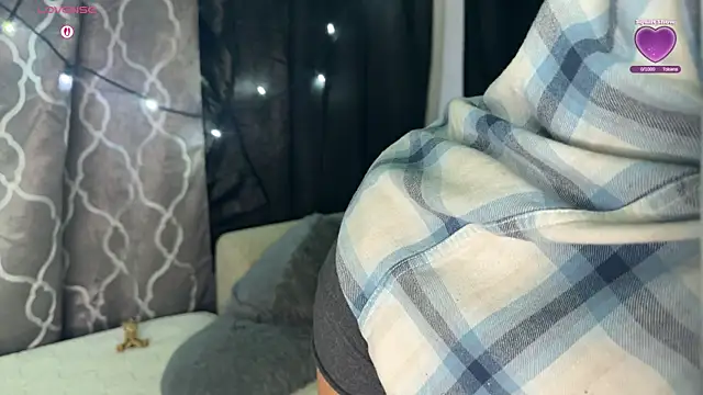 Snapshot of VeronicaRonnieTaylor chatting on 10-11-25, 09:13 VeronicaRonnieTaylor online show from 10-11-25, 09:13