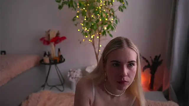 Snapshot of lorrie_love_story chatting on 09-14-25, 09:19 lorrie love story online show from 09-14-25, 09:19