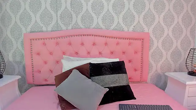 Snapshot of martina_rivera_ chatting on 10-02-25, 12:12 martina rivera online show from 10-02-25, 12:12
