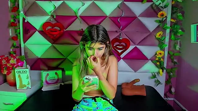 Snapshot of NahomiConnor_ chatting on 03-18-25, 12:47 NahomiConnor online show from 03-18-25, 12:47