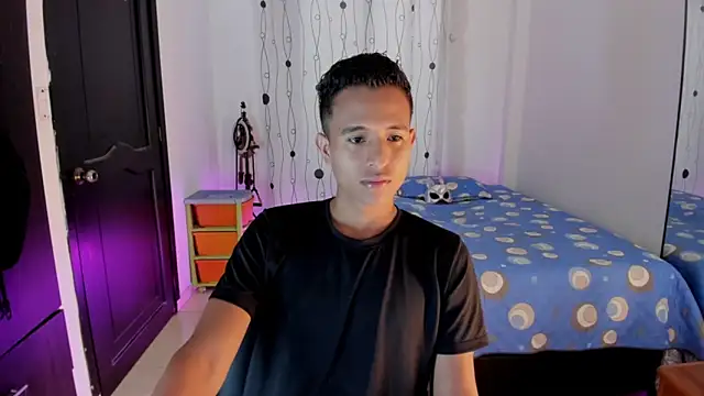 Snapshot of alessandro_wizard chatting on 02-07-25, 07:49 alessandro wizard online show from 02-07-25, 07:49